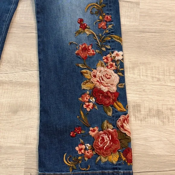 DRIFTWOOD Charlee Wide Leg Floral Embroidered Jeans 27 - Picture 4 of 7